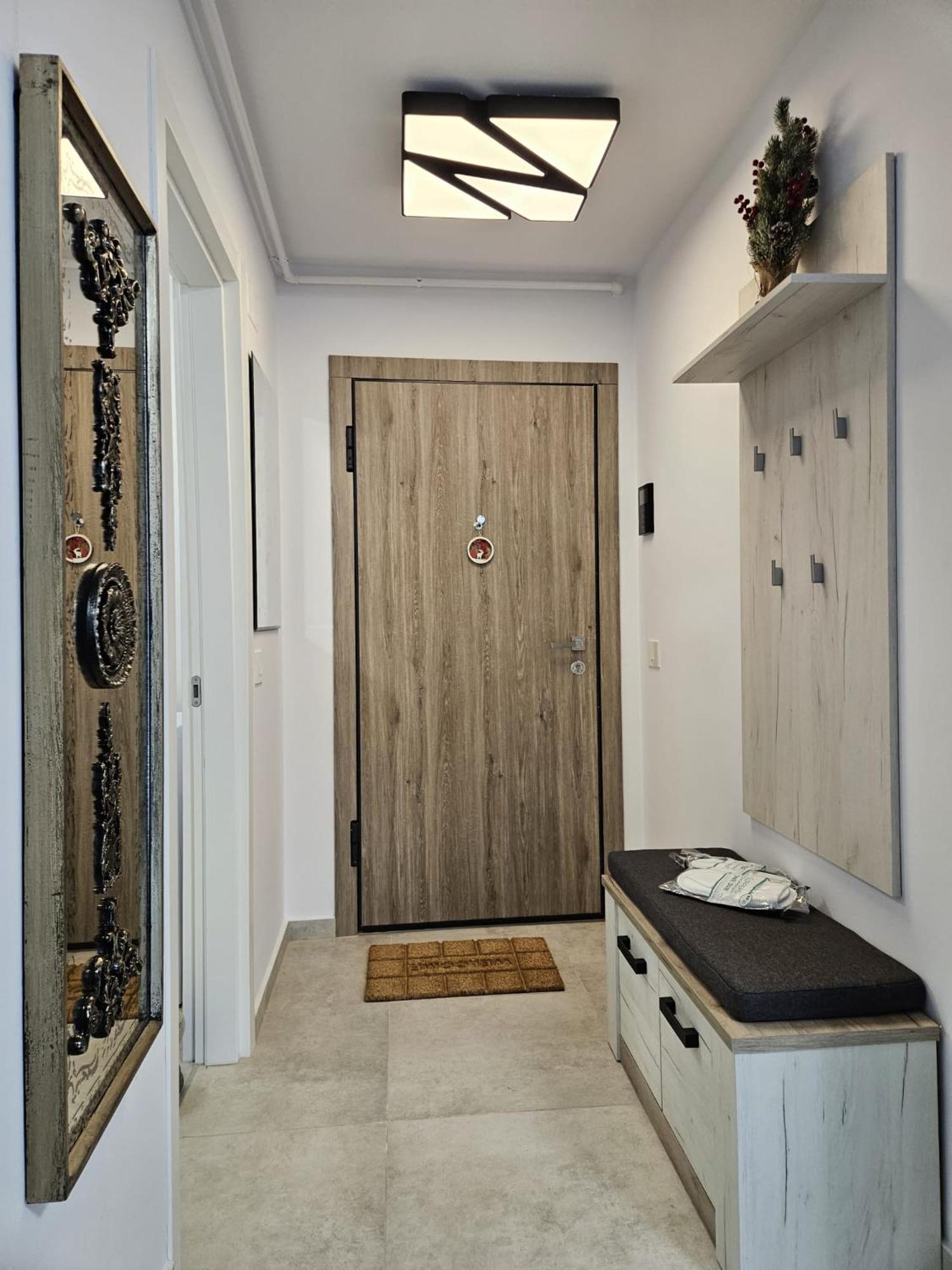 Garsoniera Gabrielle Apartment Брашов Екстериор снимка